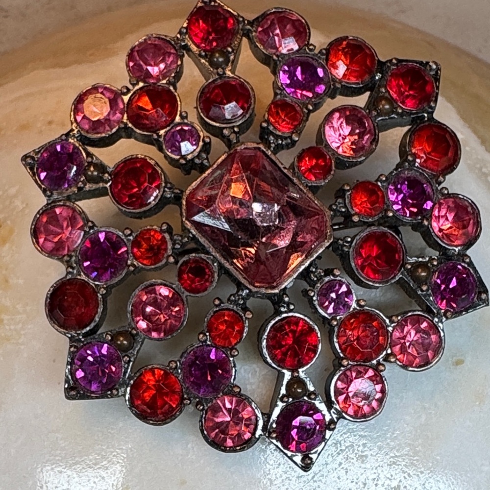 Liz Claiborne Signed Vintage Pink and Red Rhinestone Starburst Brooch - Picture 2 of 8